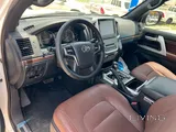 Toyota Land Cruiser VXR 2021